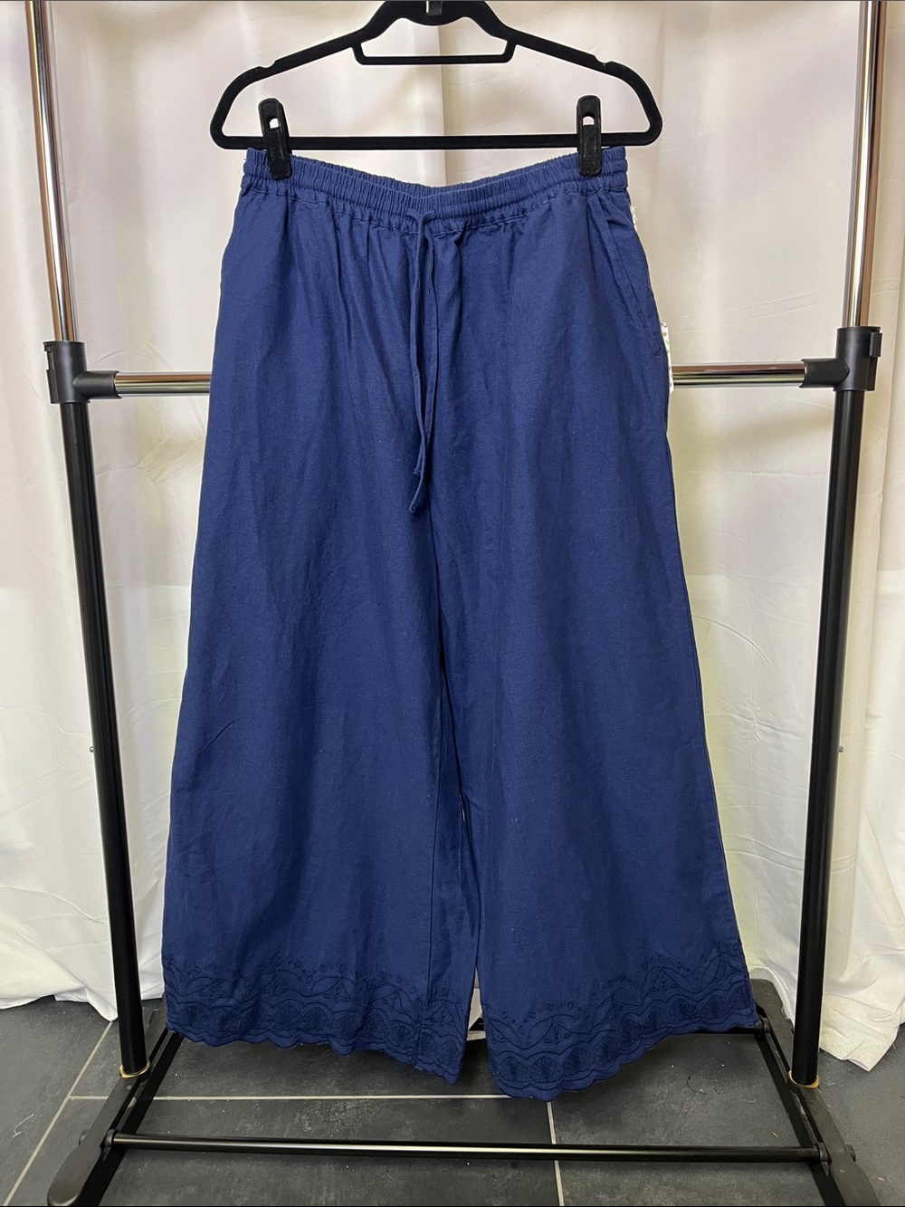 Roller Rabbit x Target Women's Scalloped Hem Drawstring
Pants - Navy Blue- M